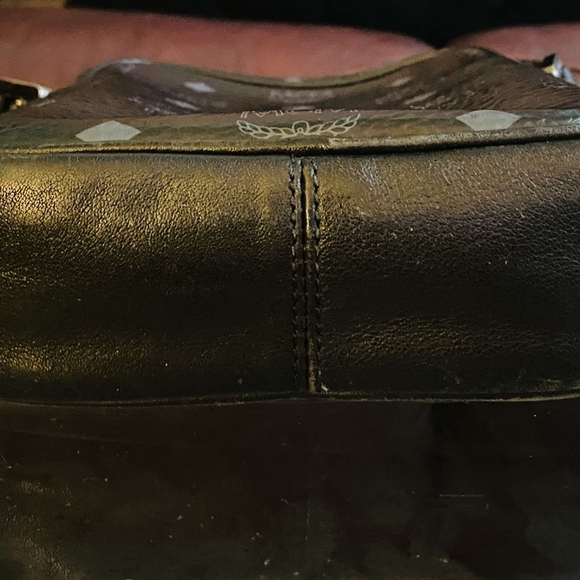 Sold!!Authentic MCM crossbody bag - Picture 5 of 9